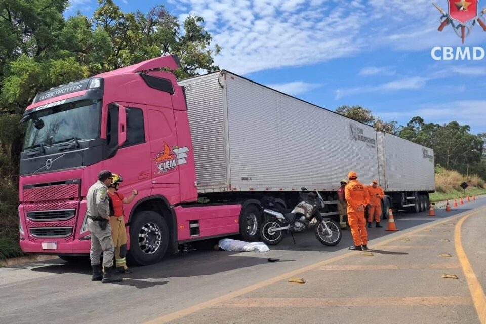 Motociclista morre após acidente com carreta no DF