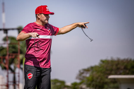 Louzer quer uma equipe mais constante e consistente