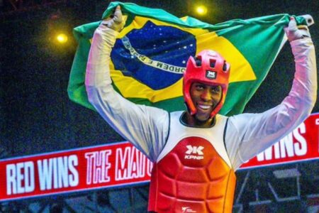 Com luta segura e domínio tático, Henrique Marques conquista ouro inédito no Mundial de Taekwondo
