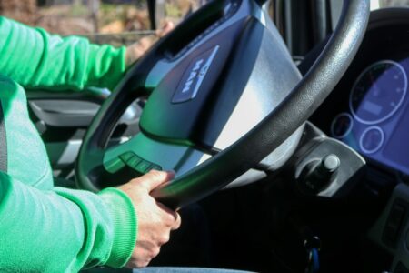 Motorista que teve braço amputado em acidente de trabalho fecha acordo com empresa em Anápolis