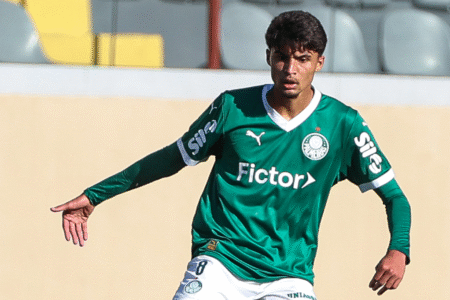 Larson, volante do Palmeiras Sub-20
