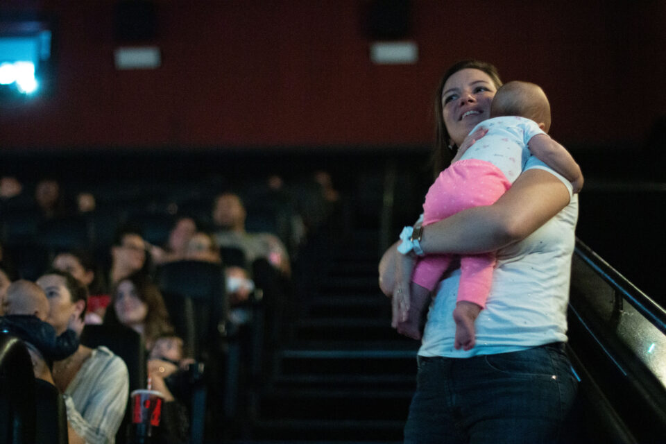 CineMaterna: cinema em Goiânia tem sessão de 'Perrengue Fashion' para famílias com bebês
