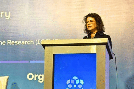 Secretária Andréa Vulcanis durante palestra no 3º Congresso Mundial de Medicina Tradicional, Complementar e Integrativa (WCTCIM), realizado no Rio de Janeiro (Foto: Divulgação)