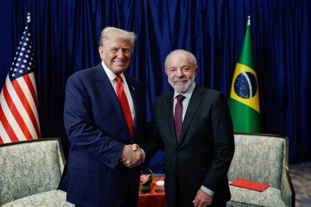Lula entrega a Trump posição sobre tarifaço; veja pedidos Presidentes de Brasil e EUA se reuniram no domingo na Malásia