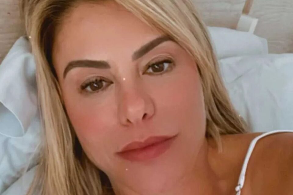 Médico detalha procedimentos feitos no rosto de Poliana Rocha, esposa de Leonardo; veja foto Mãe de Zé foi submetida a vários procedimentos