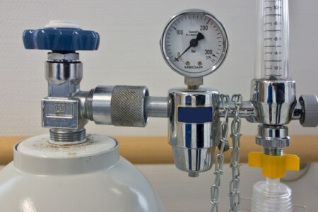 Mulher que agrediu vigilante em Hospital de Jataí fumava perto dos cilindros de oxigênio