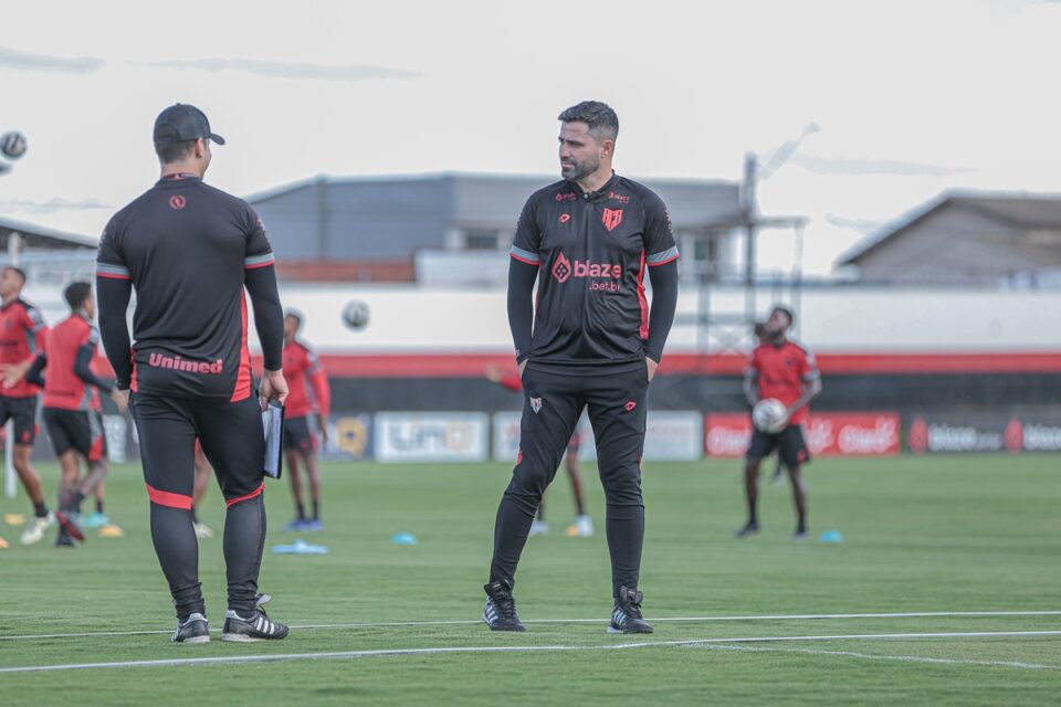 Rafael Lacerda em treino do Atlético Goianiense