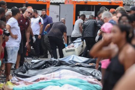 “Continua orando”, policial morto Corpos na praça, cachorro baleado, sem cabeça: operação que deixou 120 mortos no Rio de Janeiro