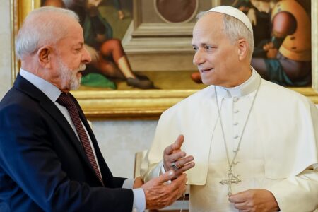 Papa diz a Lula que virá ao Brasil em 'momento oportuno'