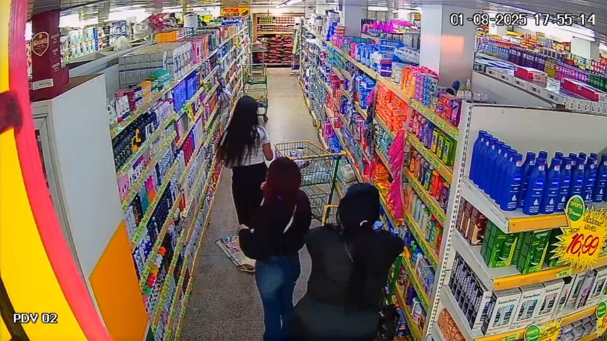 Imagem de câmera de segurança mostra quadrilha especializada em furto agindo em supermercado do Entorno do DF