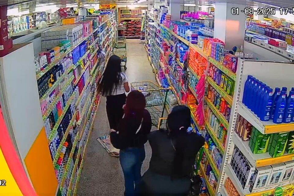 Imagem de câmera de segurança mostra quadrilha especializada em furto agindo em supermercado do Entorno do DF