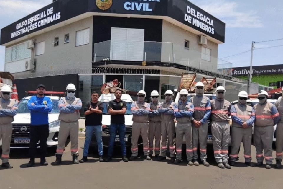 Quatro pessoas são presas suspeitas de furtar energia em Mineiros