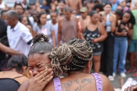 Reconhecimento de corpos encontrados em mata no Rio foi feito por mães, irmãs e filhas Dezenas de mulheres se reuniram no Complexo da Penha