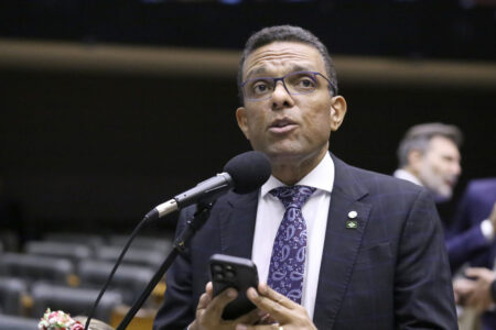 Otoni de Paula criticou a operação Deputado diz que filhos de membros da sua igreja estão entre mortos no Rio: "Nunca portaram fuzis"; vídeo