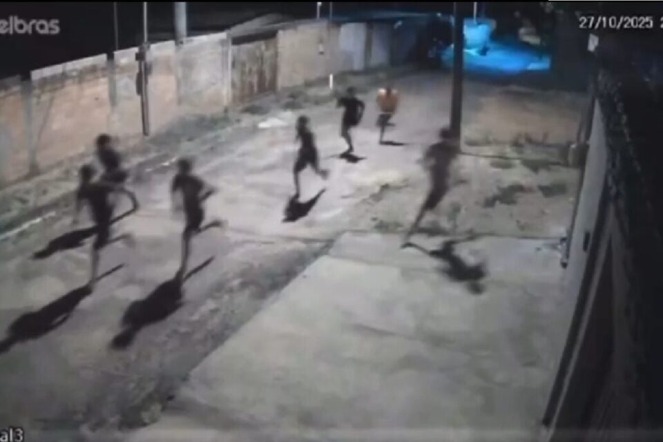 Imagem mostra menores correndo após tentativa de homicídio em Caldas Novas