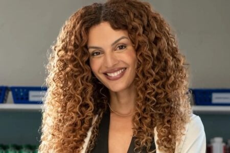 Atriz trans de 'Três graças' posta ensaio sexy e recebe elogios de internautas; veja fotos fã de Gabriela Loran