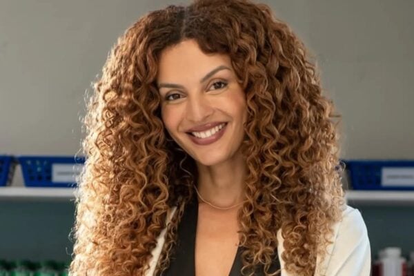 Viviane de Três Graças: Atriz trans Gabriela Loran foto usando micro biquíni Atriz de 32 anos passou o fim de semana em Salvador, na Bahia