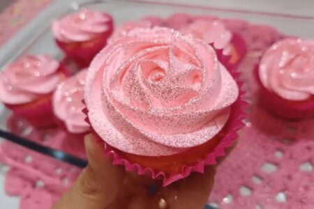 Glitter comestível: entenda a proibição da Anvisa e os riscos Produtos vendidos como “comestíveis” continham plástico usado em embalagens