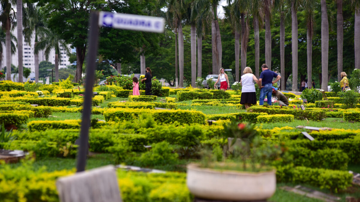 Dia de Finados: veja o horários de funcionamento e programação dos cemitérios de Goiânia