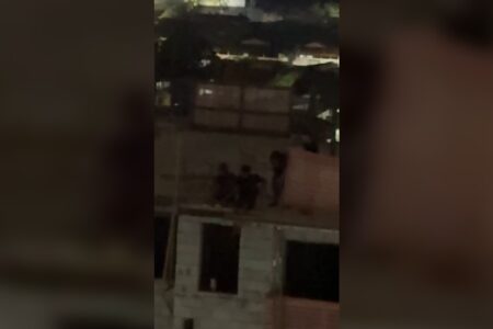 Risco: crianças são filmadas em brincadeira na cobertura de edifício em construção em Goiânia