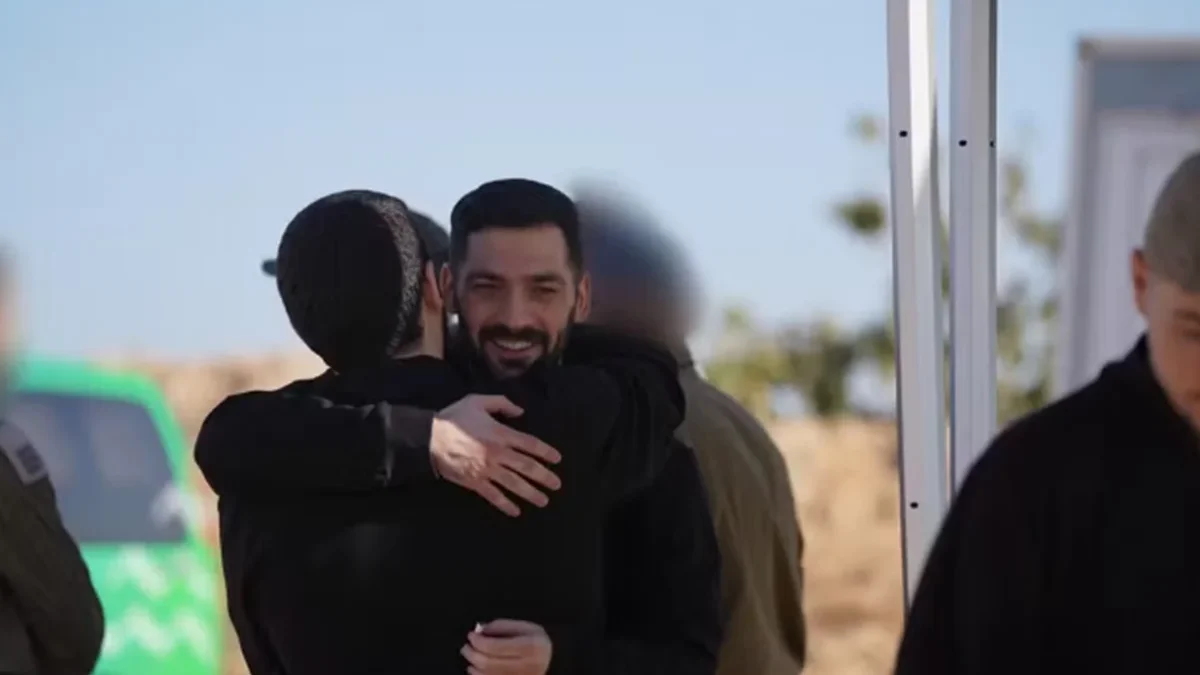 Hamas liberta reféns israelenses após 738 dias de cativeiro na Faixa de Gaza