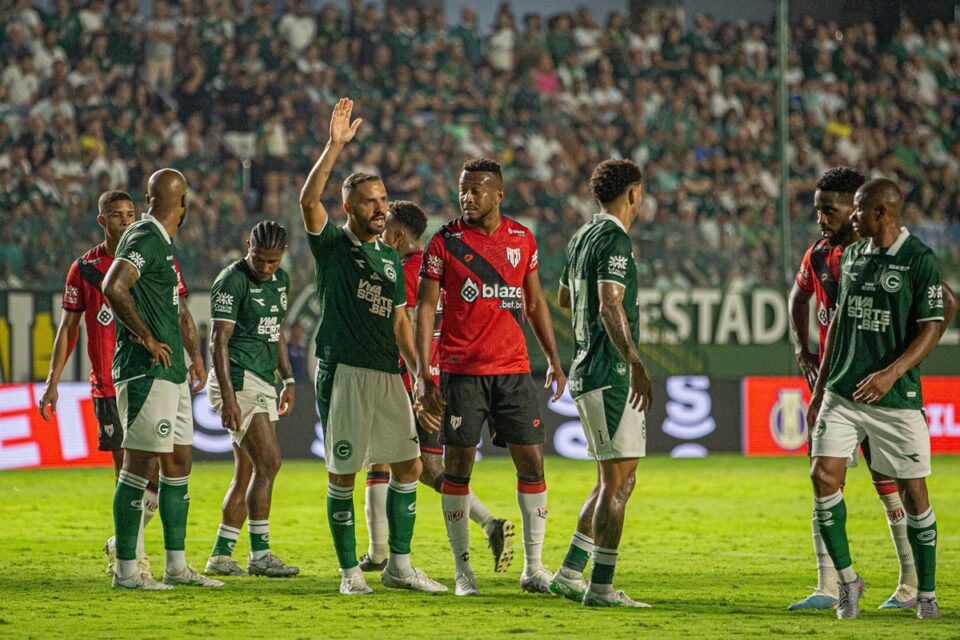 Partida entre Goiás e Atlético Goianiense na Série B