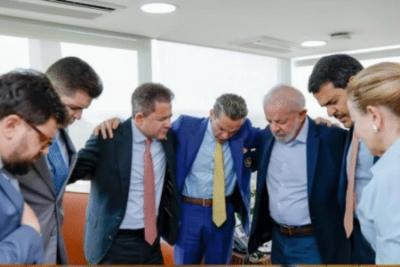 Favorito ao STF participa de reunião de Lula com evangélicos no Planalto (Foto: Divulgação)