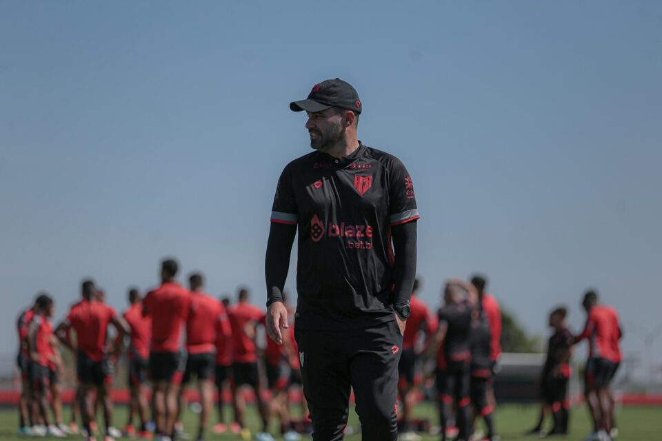 Rafael Lacerda em treino no Atlético Goianiense