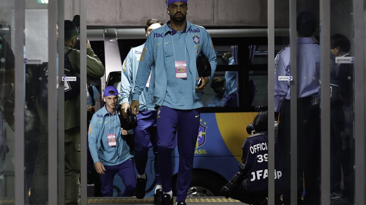 Fabrício Bruno em chegada ao jogo da seleção brasileira. Foto: Rafael Ribeiro - CBF
