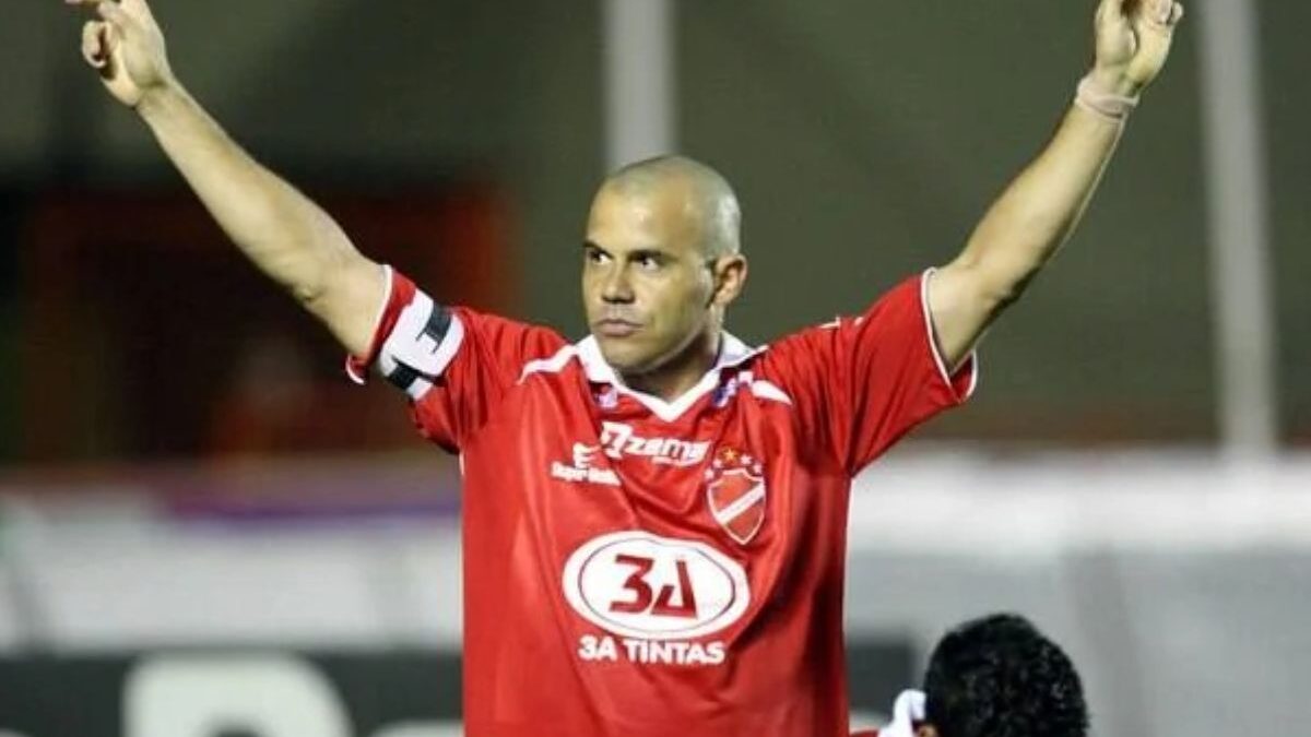 Ex-Vila e Goiás, Roni celebra fim de investigação por suspeita de fraude fiscal (Foto: Vila Nova)