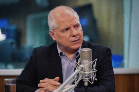 Ex-presidente do INSS se recusa a responder a perguntas de relator na CPI e gera tumulto (Foto: Agência Brasil)