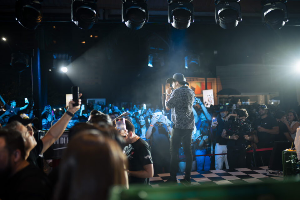 43208c03 de bar em bar 83 Natanzinho Lima reúne duas mil pessoas em show do projeto “Bar em Bar” em Goiânia