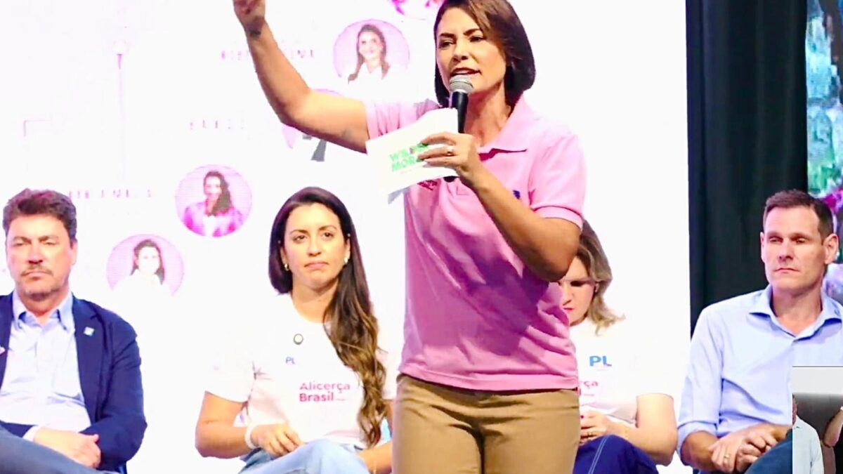'Esquerda maldita': Michelle critica governo Lula e defende candidatura de Bolsonaro em Goiás