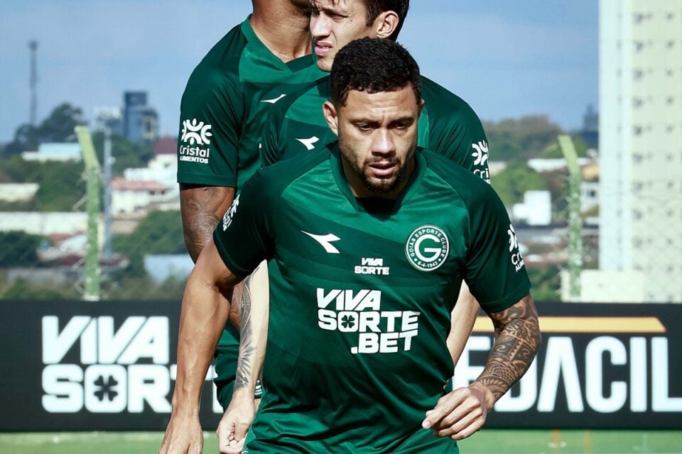Wellington Rato em treino pelo Goiás
