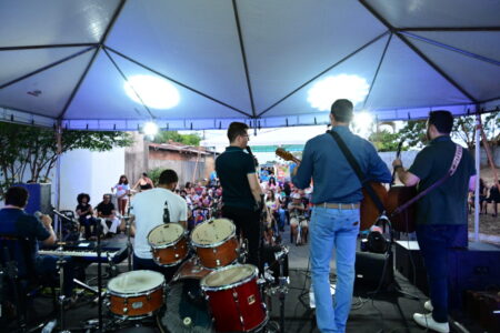 Sarau reúne música, cultura e solidariedade no Parque Atheneu neste sábado