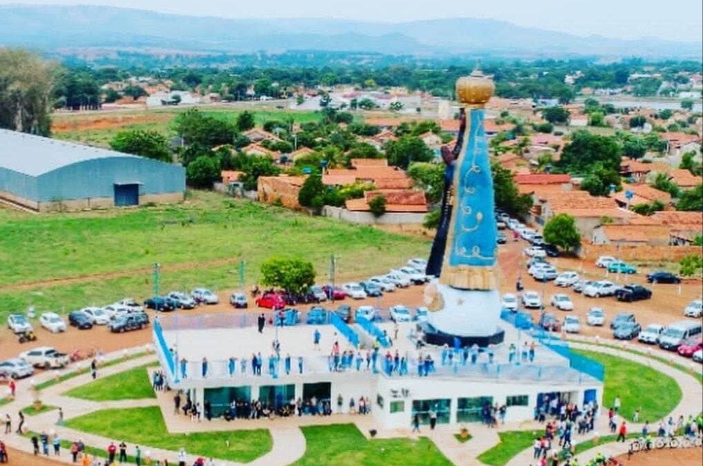 Imagem de Nossa Senhora Aparecida em Goiás, com 27 metros, é a maior em fibra de vidro do país
