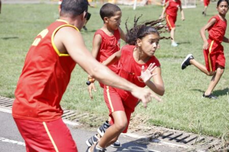 Bombeiros realizam competição Bombeiro Mirim de Aço em Goiânia em comemoração ao Dia das Crianças