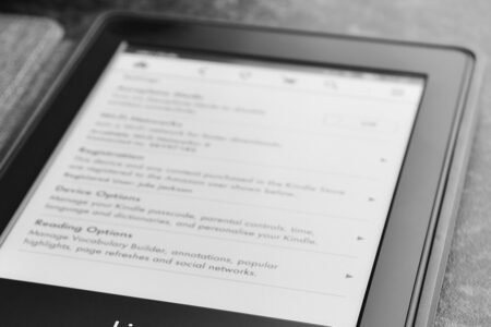 Presídio de Anicuns tem kindle com livros digitais para projeto de remição por leitura