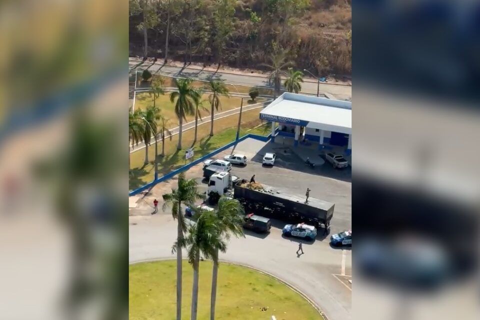 Polícia apreende carreta carregada com cocaína na região norte de Goiás