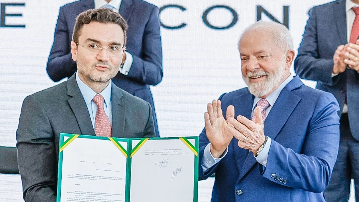 União Brasil afasta Sabino por permanecer no governo Lula e abre processo de expulsão