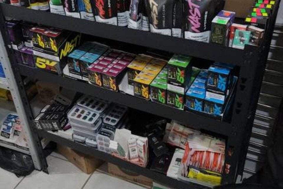 Distribuidor preso com R$ 2 milhões em cigarros eletrônicos perde mais R$ 300 mil em mercadorias