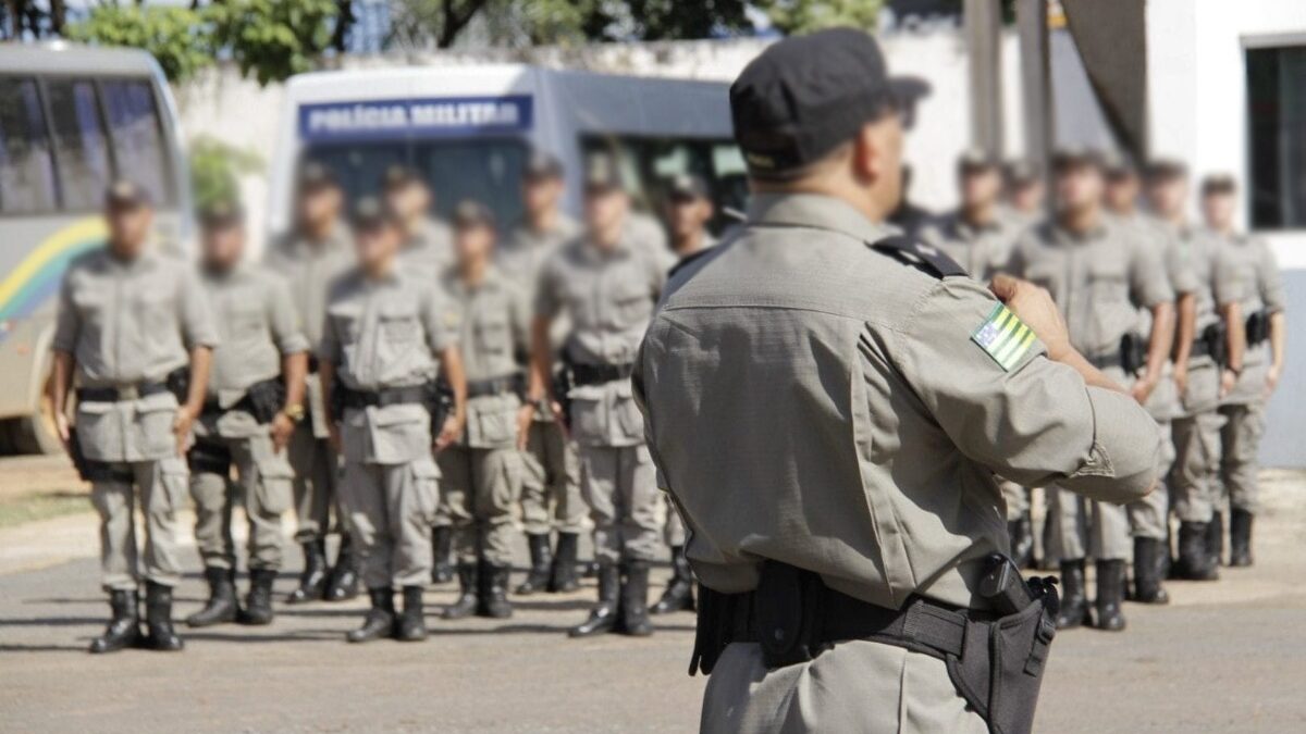 Foto mostra PMs em formação em unidade militar (Foto ilustrativa: PMGO)