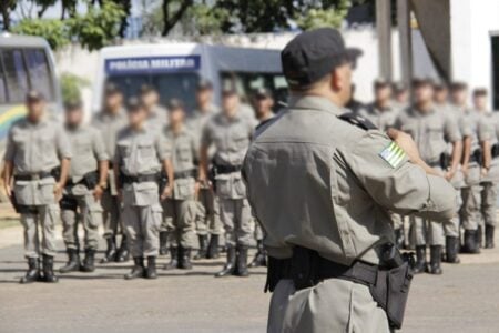 Foto mostra PMs em formação em unidade militar (Foto ilustrativa: PMGO)