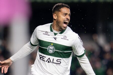 Dellatorre, atacante do Coritiba