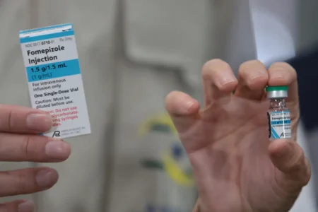 Brasil recebe primeira remessa de fomepizol para tratar intoxicação por metanol