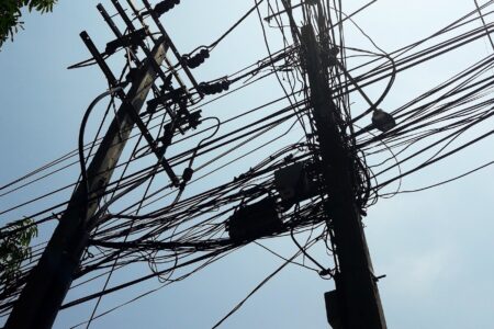 Homem morre eletrocutado em posto de combustíveis às margens da BR-153, em Jaraguá