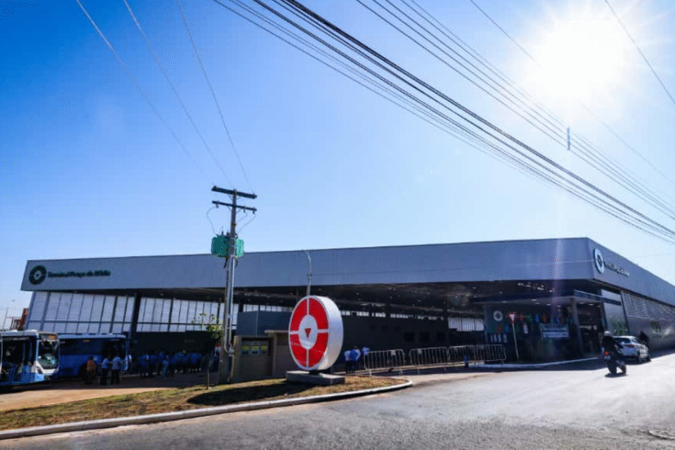 Terminais de ônibus podem receber nomes e cores de times goianos; veja quais