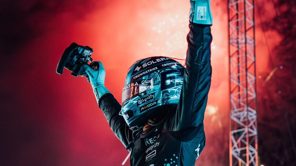 Russell vence em Singapura e McLaren conquista campeonato de construtor