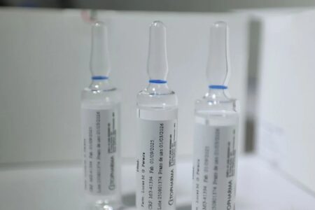 Goiás consegue 27 ampolas com antídoto para intoxicação por metanol no Hospital das Clínicas