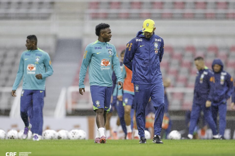 Vini Júnior em treino da seleção brasileira
